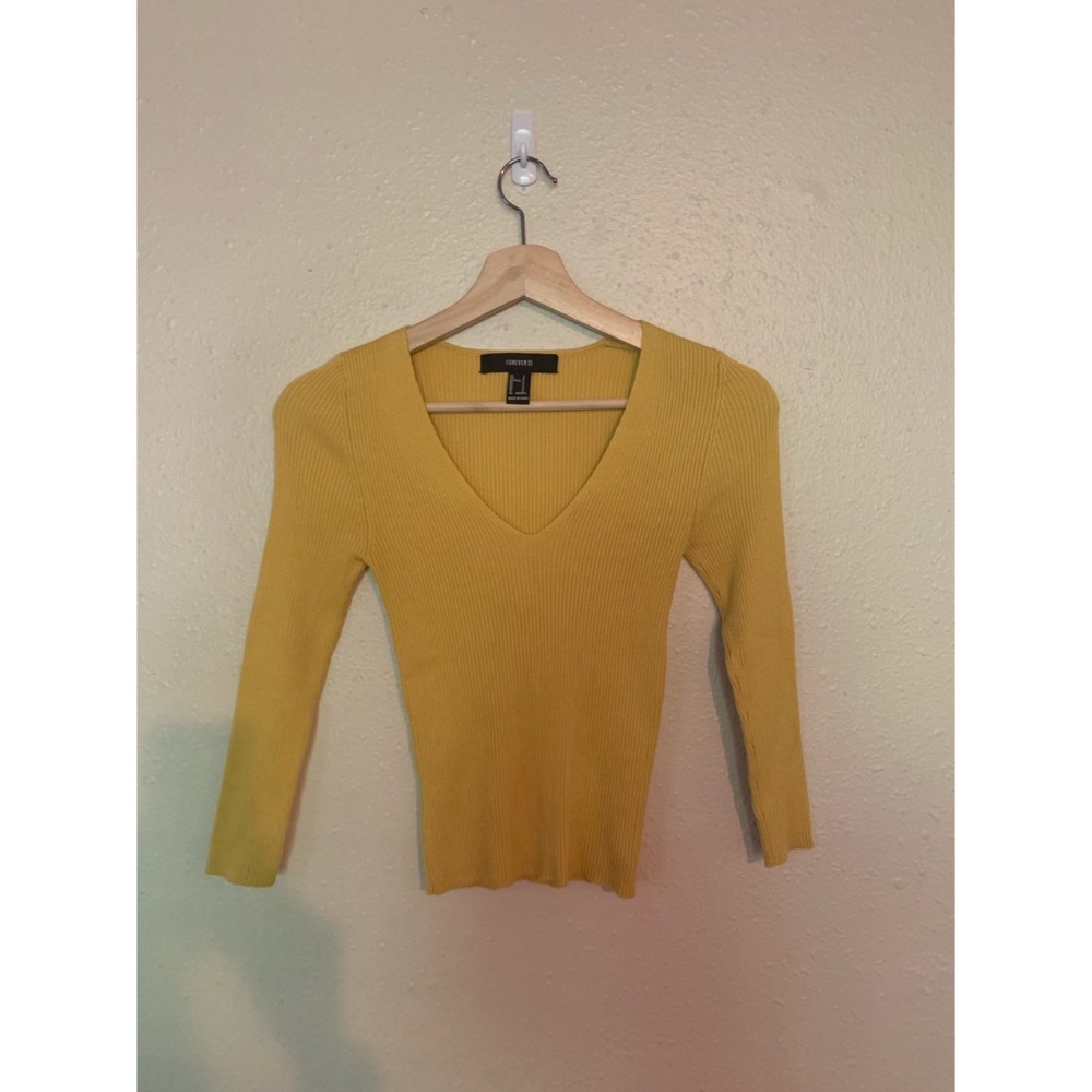 Forever 21 Ribbed V Neck Cropped Sweater with 3/4 Sleeves